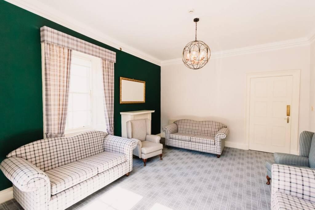 Wallace Apartment - A Unique Apartment In Countryside Park With Wifi And Access To Bar And Pool Perth Exterior foto
